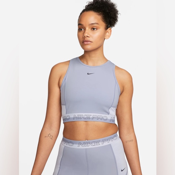 Nike Women's ProTraining Top & Bottom - Picture 4 of 16